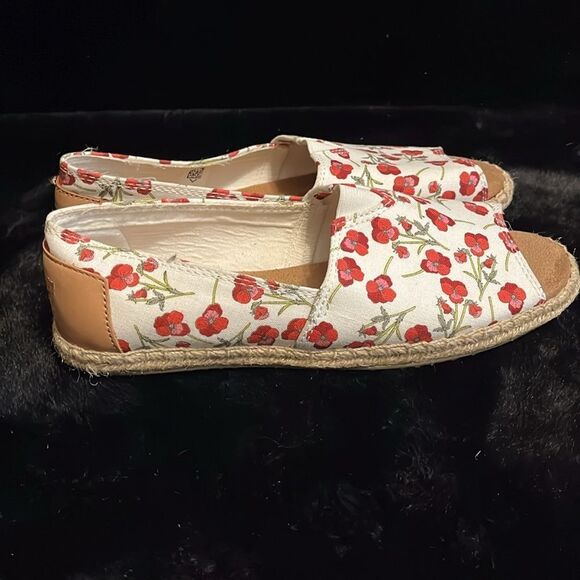 TOMS Women's Floral Espadrille Shoes - Red and Cream - Picture 4 of 7